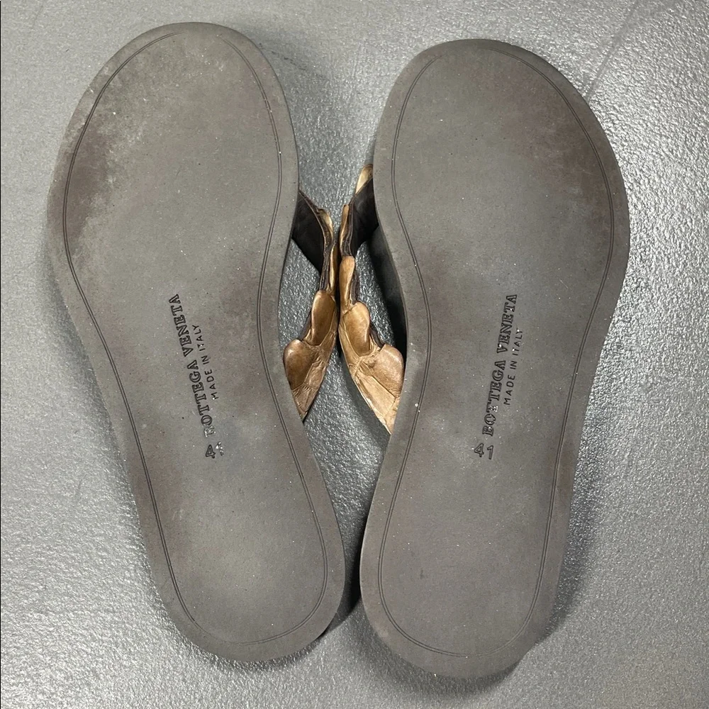Bottega Veneta Men's Crocodile Alligator Brown Flip Flops Sandals Sz IT 41 US 8